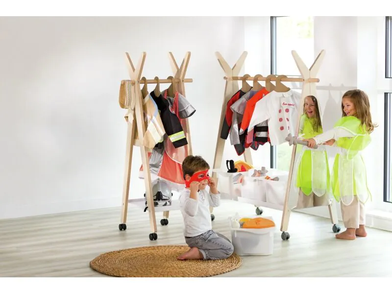 STÄNDER FÜR KLEIDUNG UND VERKLEIDUNGEN MIT SPIEGEL L: 60 cm